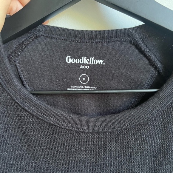 Black Henley crewneck sweatshirt size medium - Picture 2 of 3